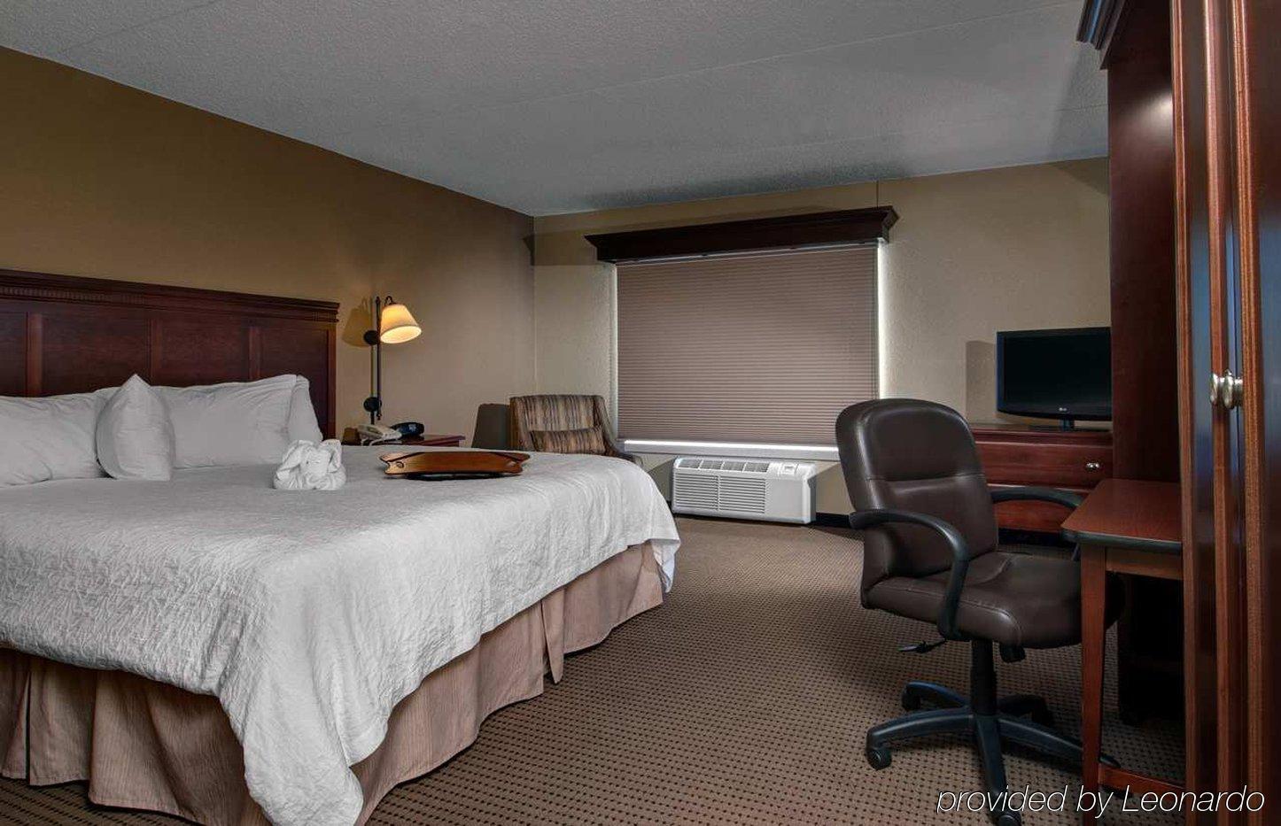 Hampton Inn West Des Moines Lake Drive Номер фото