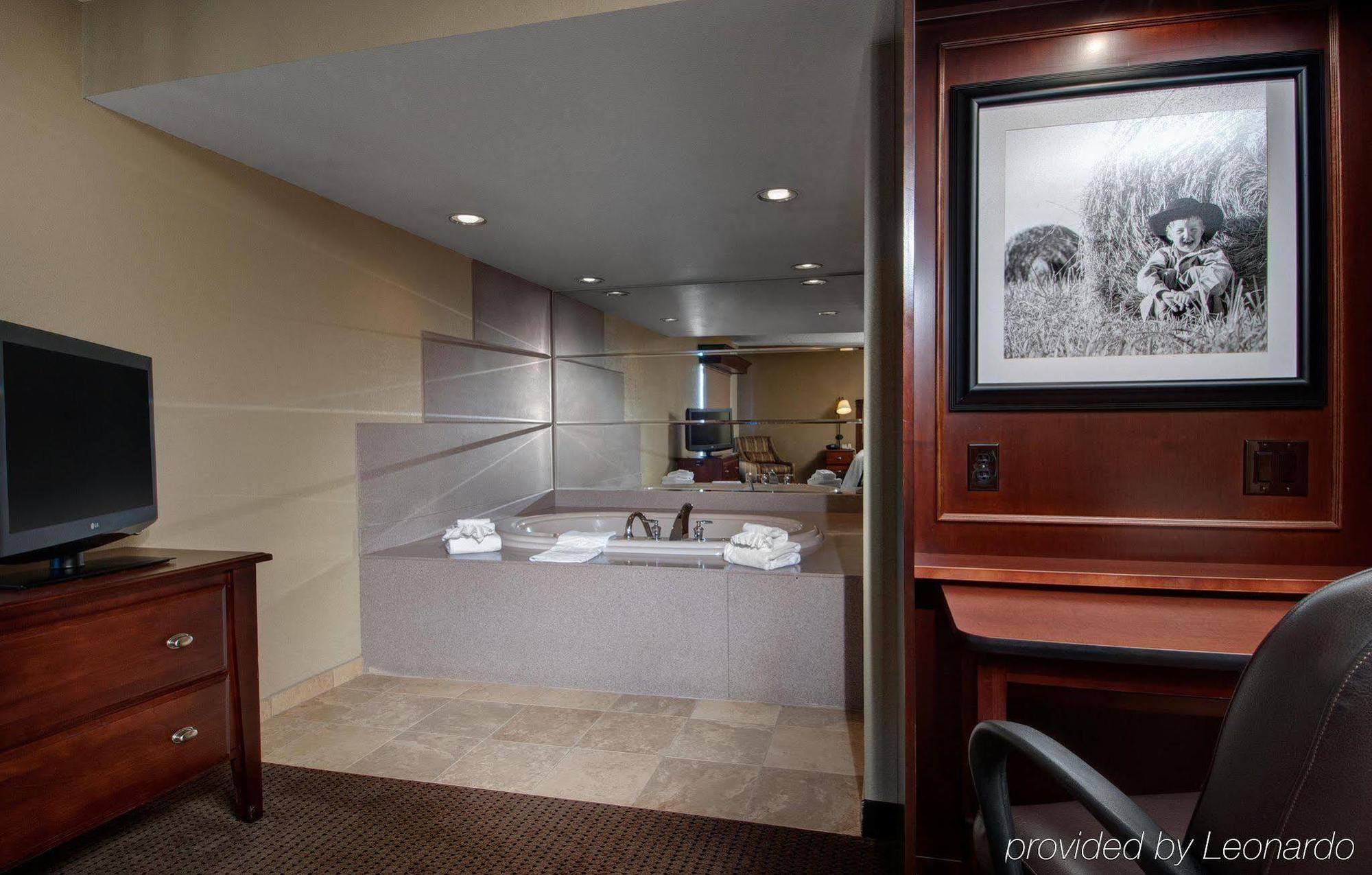 Hampton Inn West Des Moines Lake Drive Номер фото