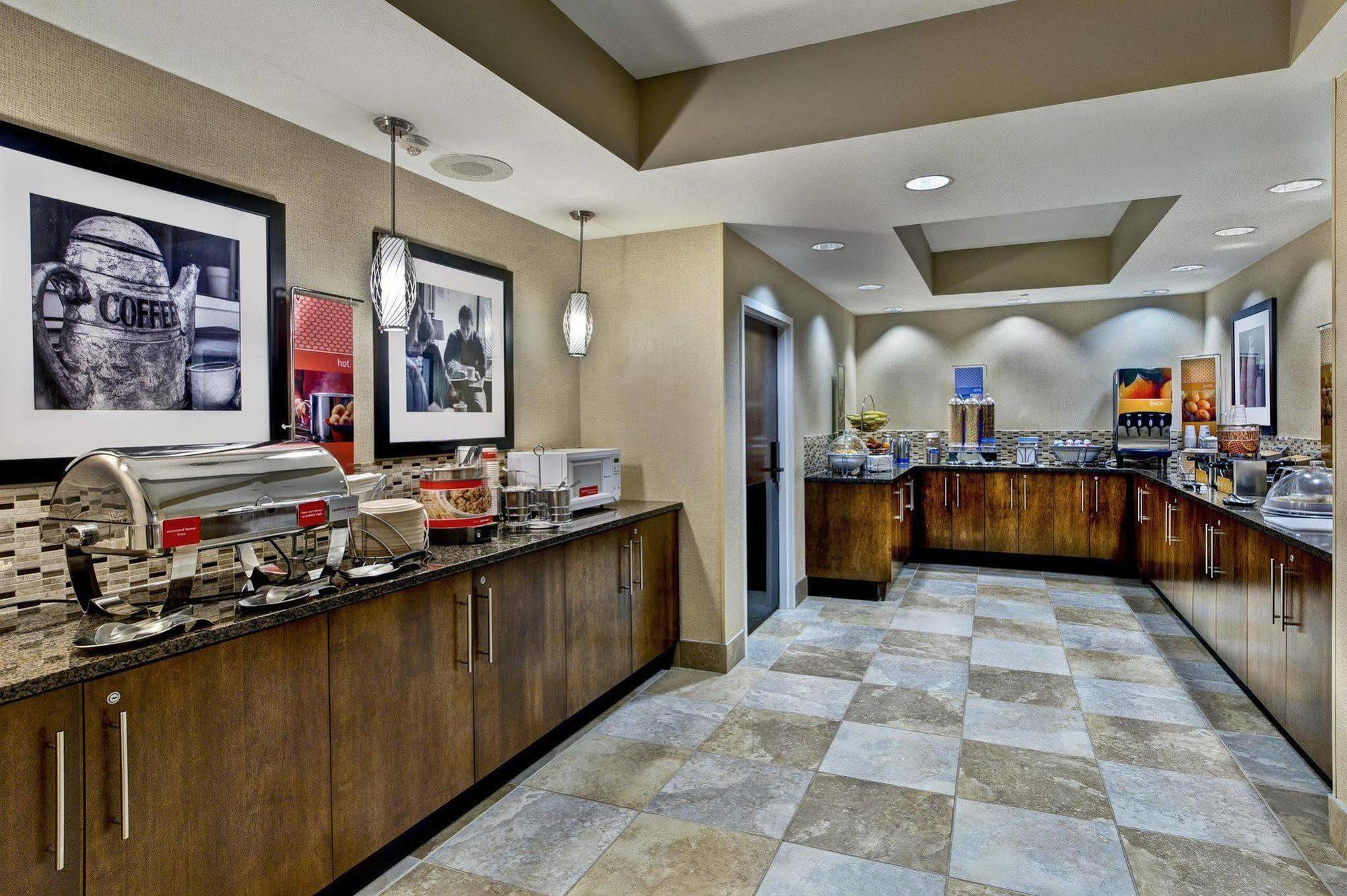 Hampton Inn West Des Moines Lake Drive Екстер'єр фото